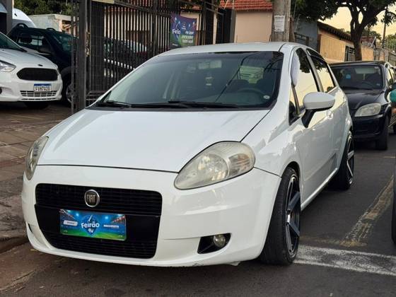 FIAT PUNTO 1.6 ESSENCE 16V FLEX 4P MANUAL FIAT PUNTO 1.6 ESSENCE 16V FLEX 4P MANUAL